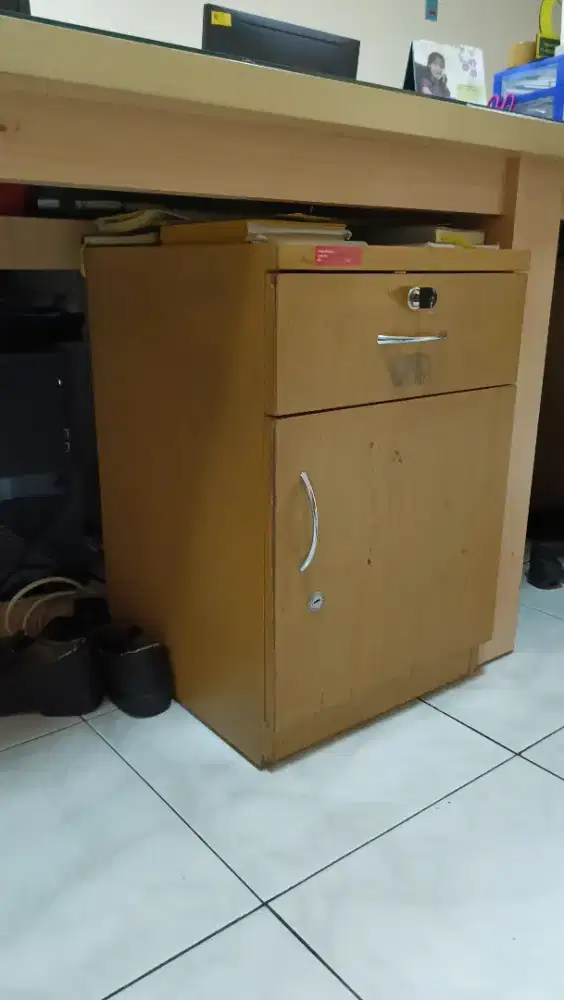 Nakas laci dan lemari