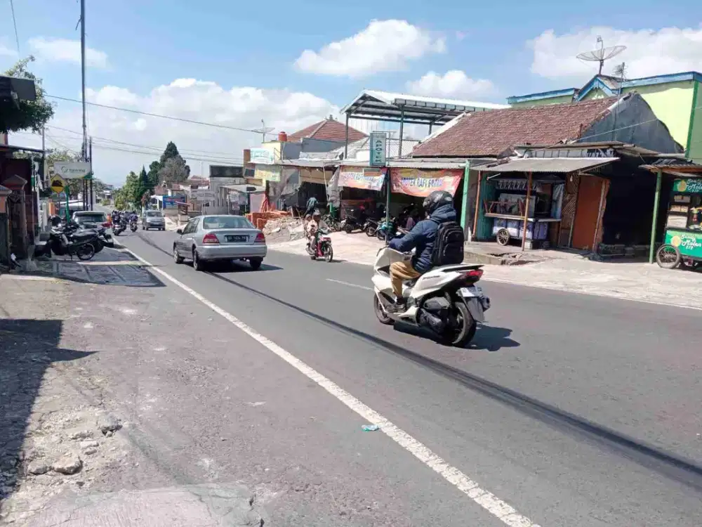 Tanah murah & strategis 702m² muka 12,5m bentuk ngantong, akses jalan Raya di pusat bisnis kecamatan Cepogo Boyolali :