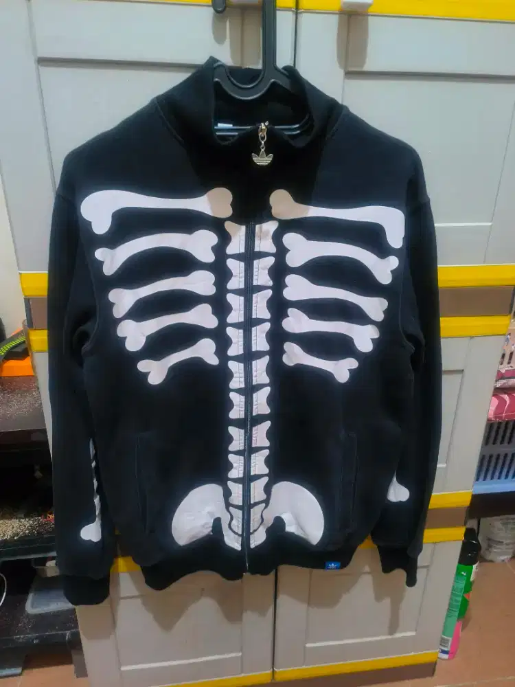 Jaket Adidas bahannya katun