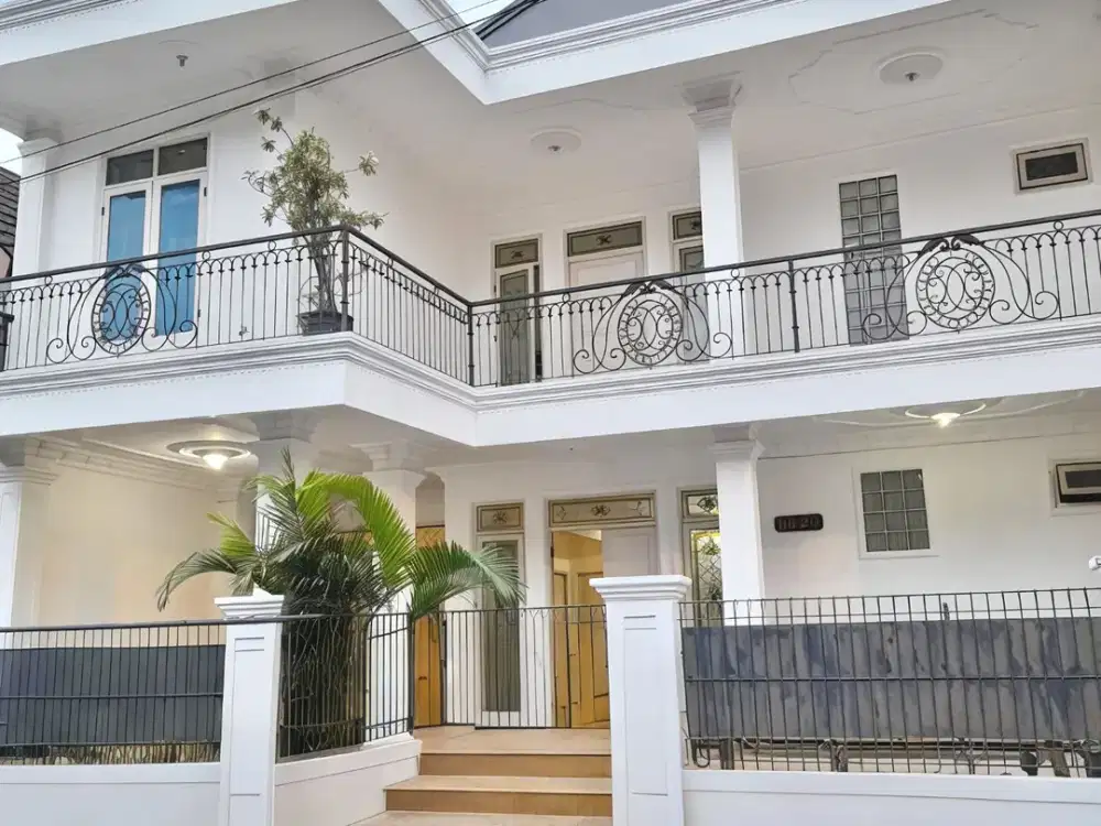 Dijual Rumah Bagus 2 Lantai 6 KT Siap Huni di BSD Griyaloka