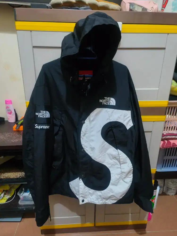 Jaket Supreme x The north face