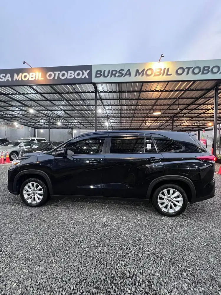 Toyota Innova Zenix V 2023 Non Hybrid Low KM 36 Ribuan