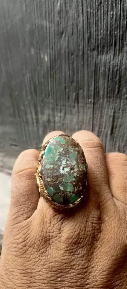 Batu pirus persia sakral