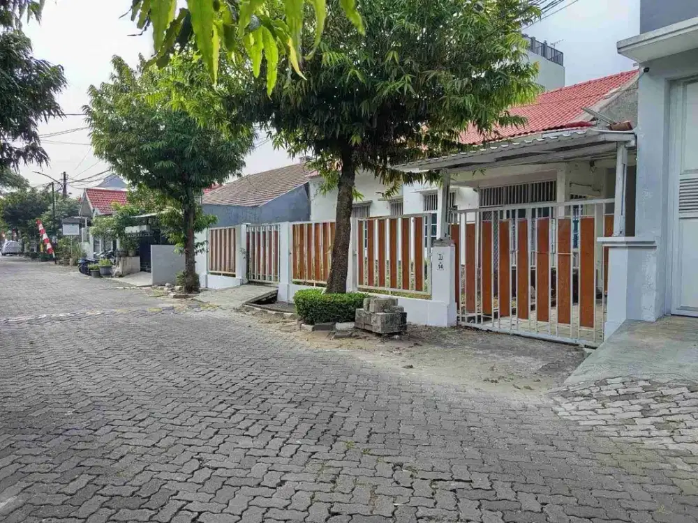 rumah siap huni tanah luas ada kolam renangnya di Kemang Pratama 1