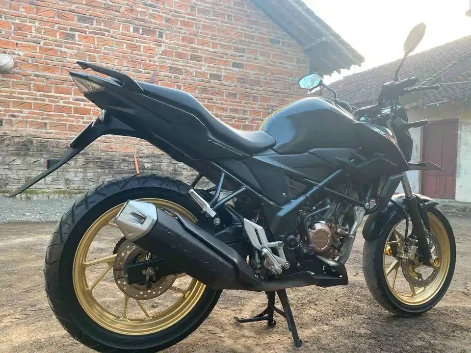 Honda CB 150R V3 2017 Mulus Pajak Hidup Panjang 2027