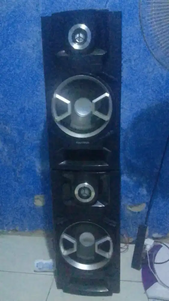 Speaker aktif Polytron 8E10