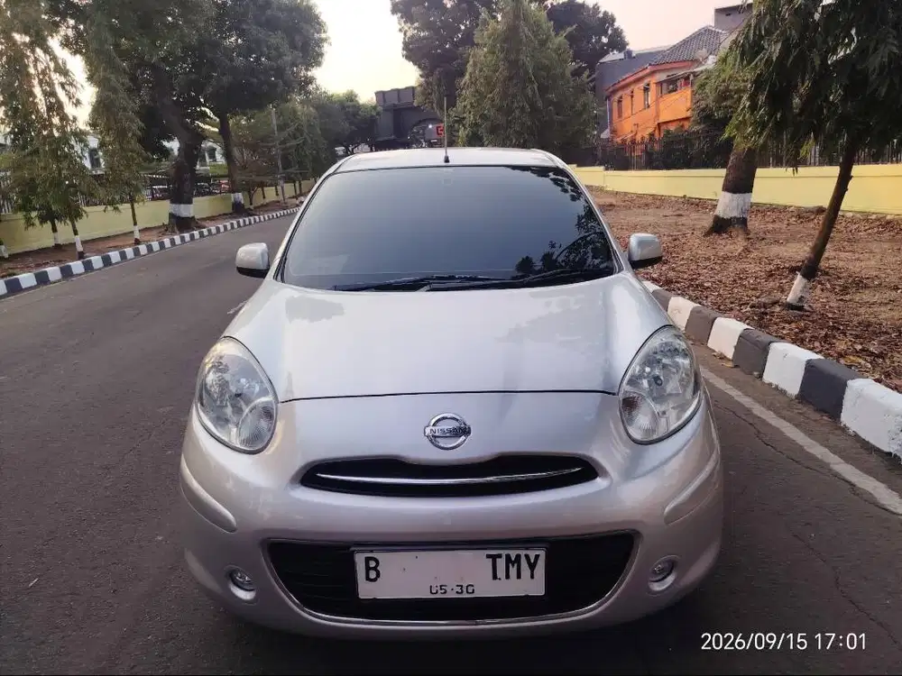 Nissan March AT/1.2XS 2012