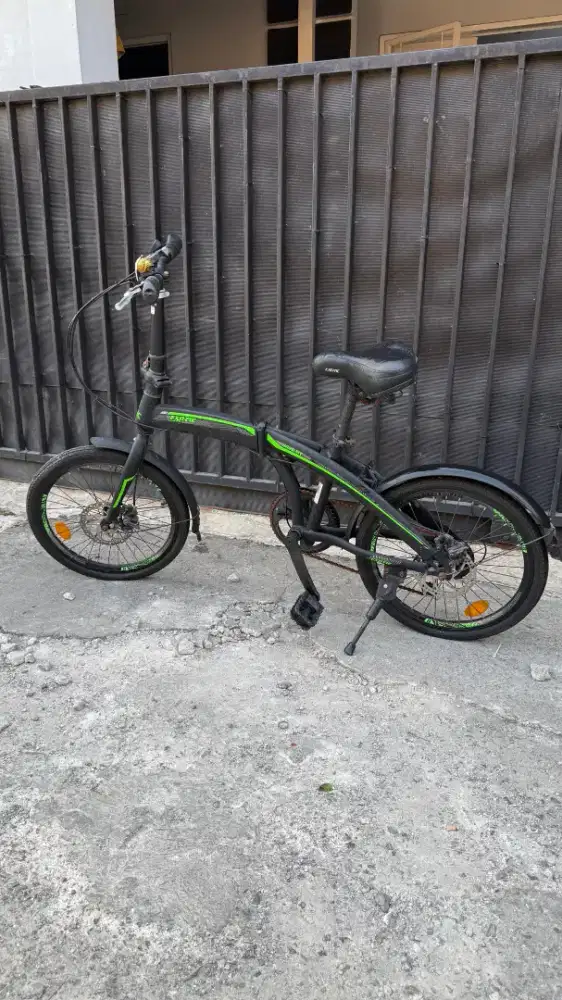 Sepeda lipat pasific