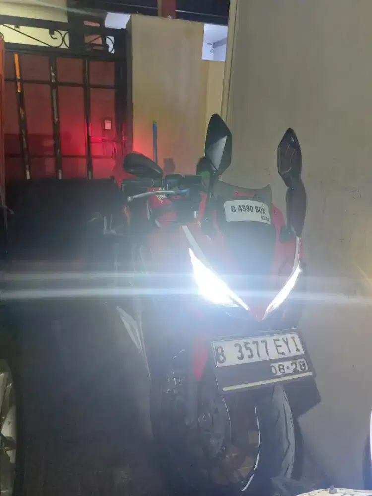 cbr 150r facelift 2018 ( jual cepat )