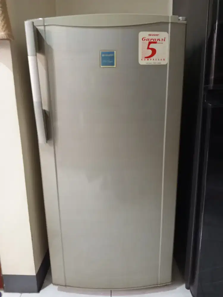 Lemari es 1 pintu.