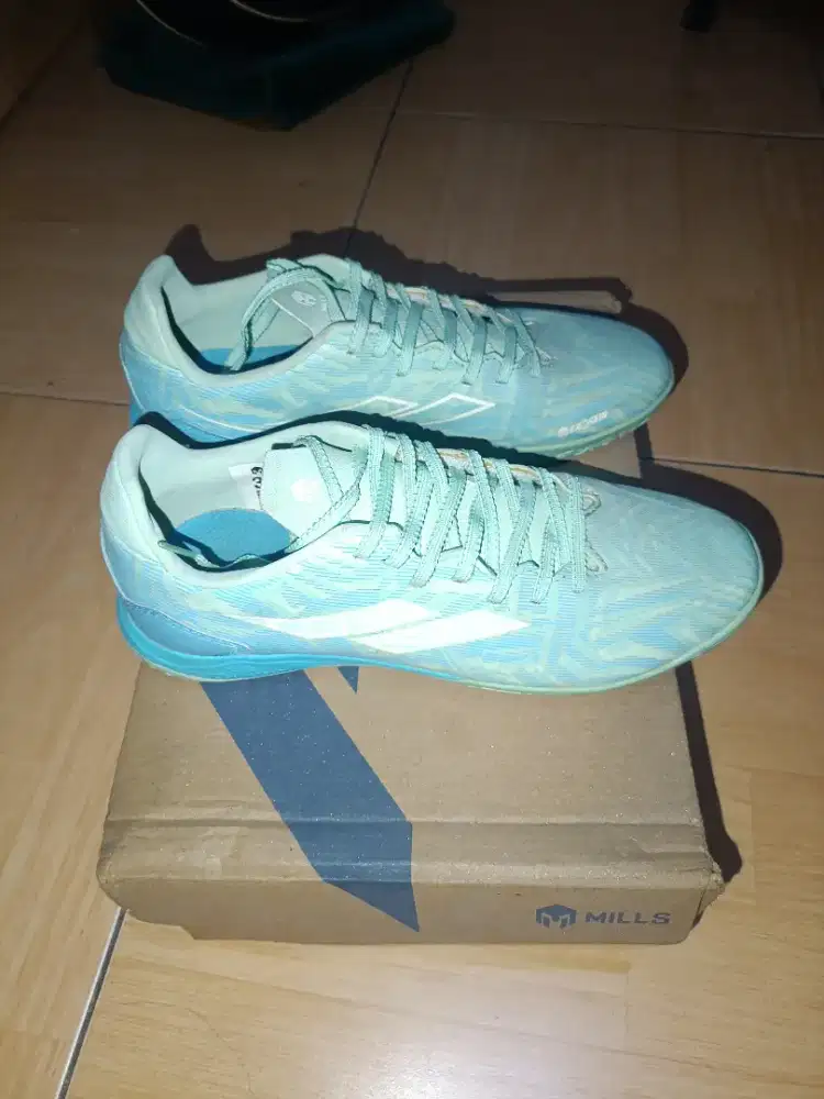 Sepatu futsal Mills vonix in