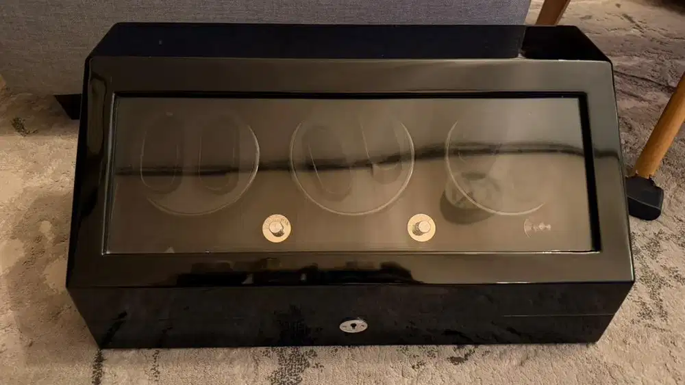 Watch winder besar