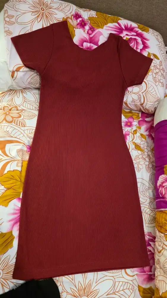 Dress merah maroon