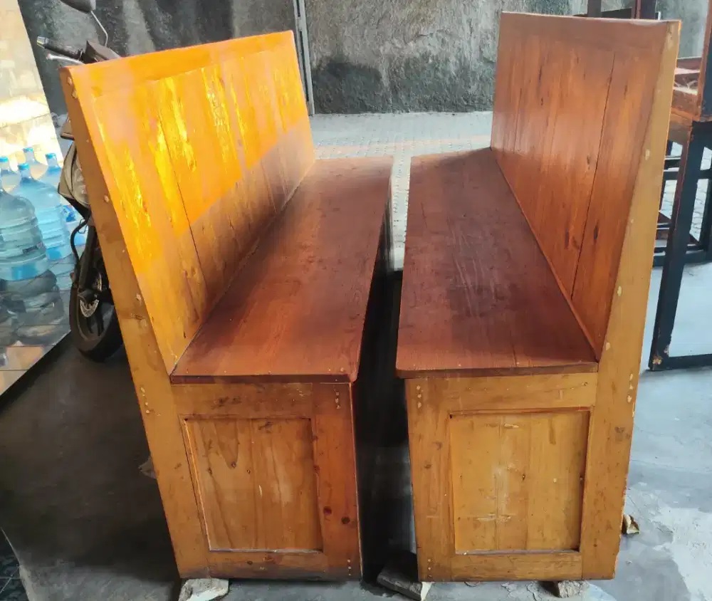 Dijual : Dua (2) Kursi Panjang, Ukuran : 200x40 Ex Kedai Kopi (Cafe)