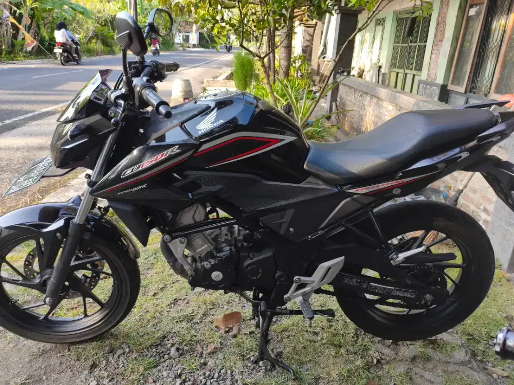 CB 150r warna hitam tahun 2016