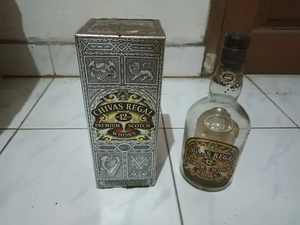Botol Minuman Kaca Untuk Pajangan Hiasan Dilemari