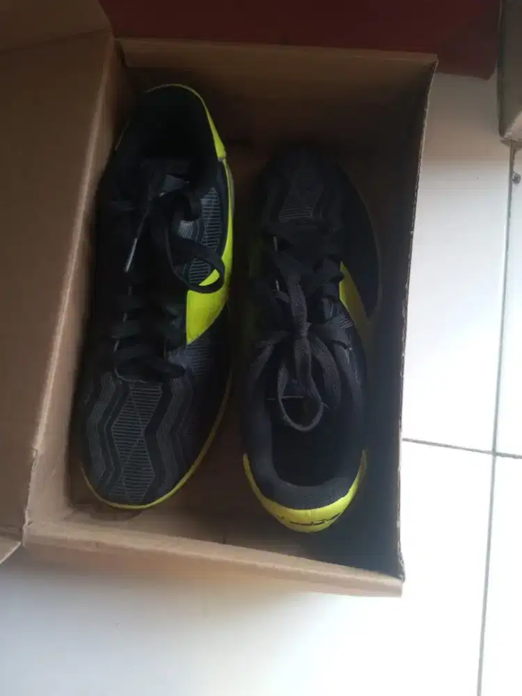 Jual sepatu futsal