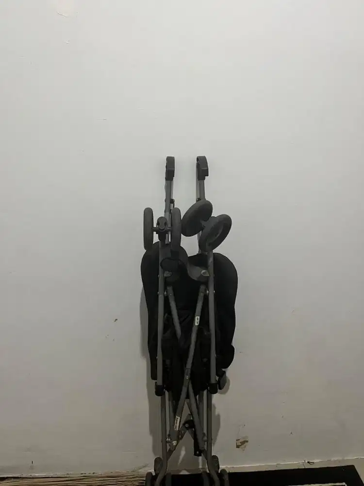 Hauck fold & save stroller lipat