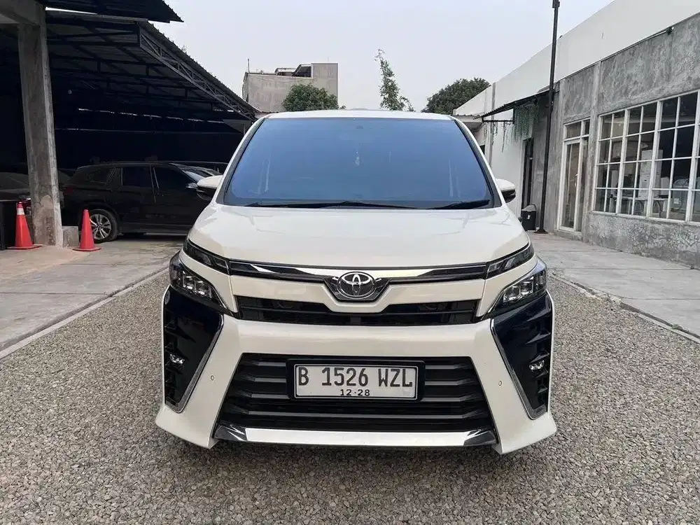 Voxy 2018 Matic KM 98rb Full Record Toyota – Mulus & Terawat