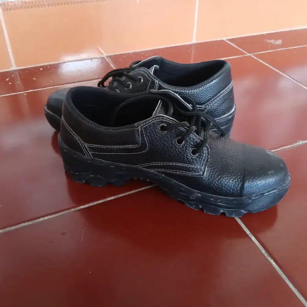 For Sale Safety Shoes