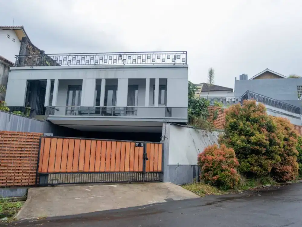 Rumah Mewah Modern Tropical di Komplek Setiabudi Bandung