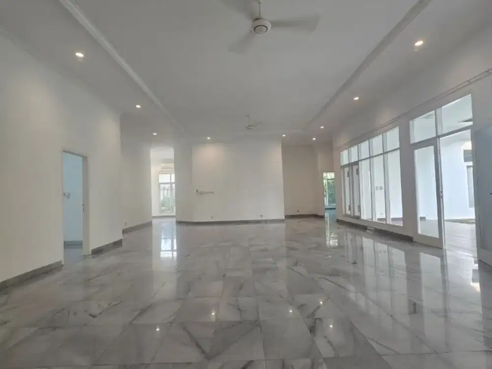 Disewakan Rumah di Kemang. Sudah Renovasi, Hadap Timur, Lingkungan Tenang.