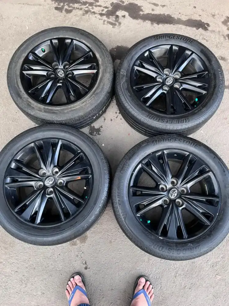 Velg original Toyota Innova venturer ring 17 pcd 5x114,3 ban 215/55R17