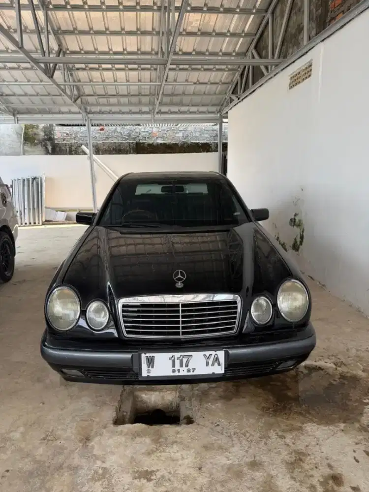 Mercedes BenzE230