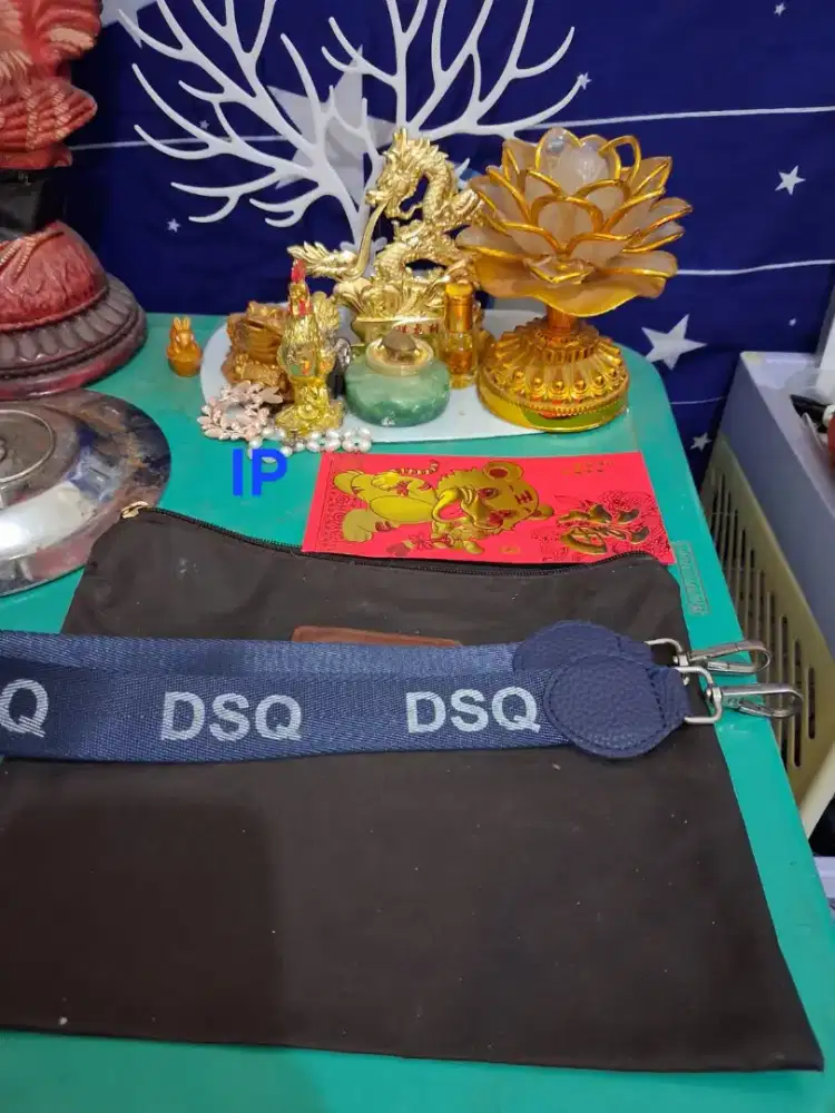 Tali tas bertuliskan
DSQ warna biru
Limited edition
Barang terawat
P
