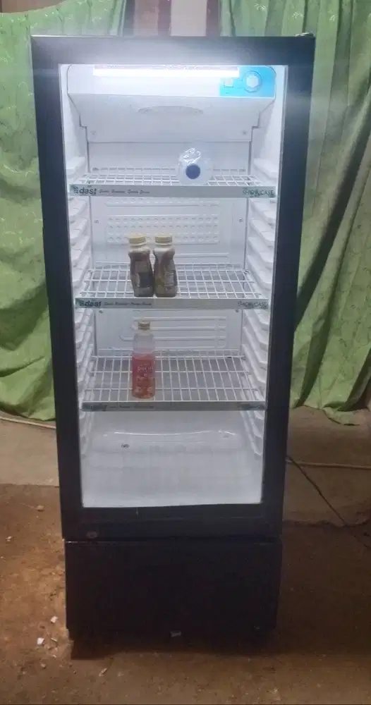 SHOWCASE 3 Rak Ukuran Tinggi.Mesin original Pabrik belum pernah rusak