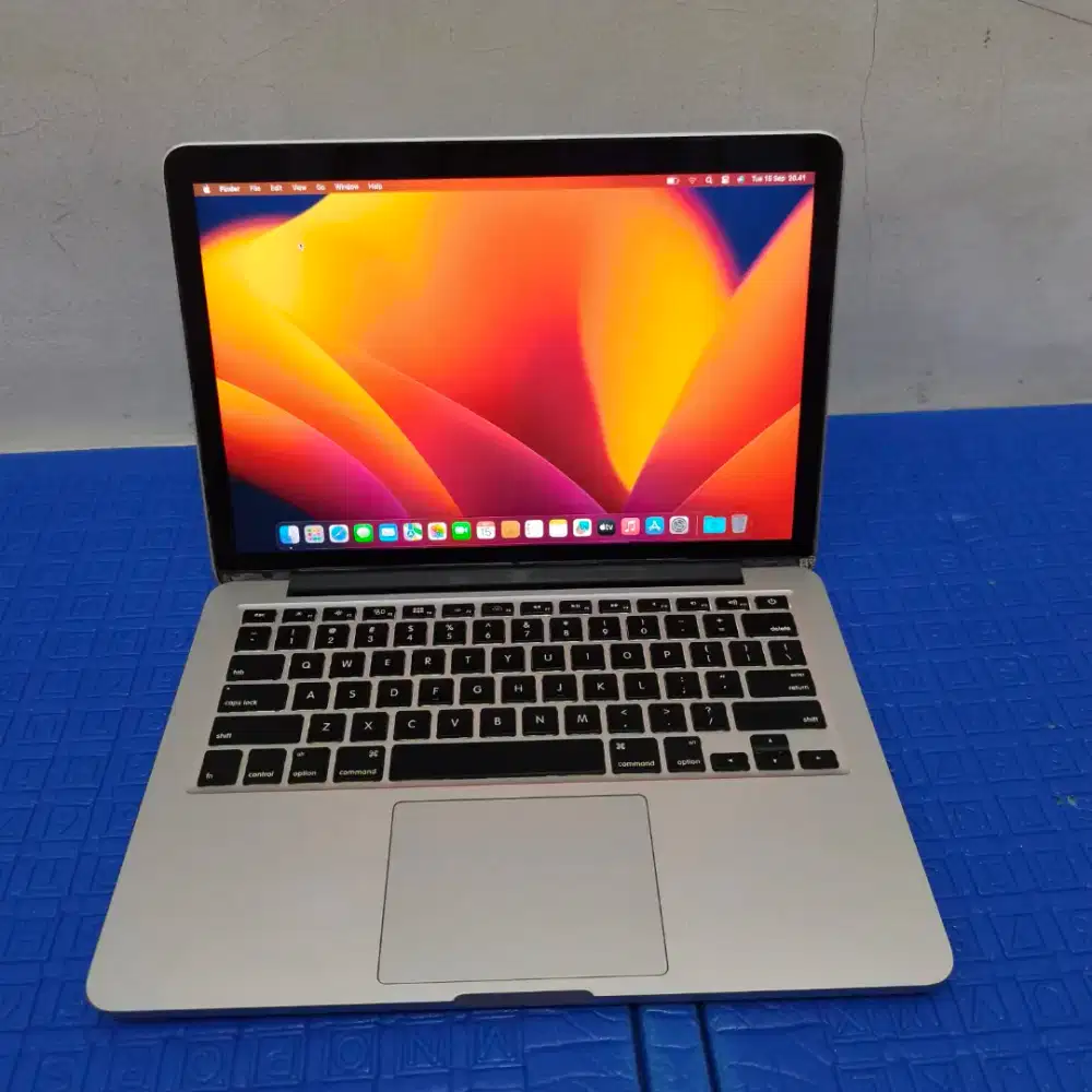 Macbook pro retina 13 inch 2015 Intel core i5 16/256 os Ventura