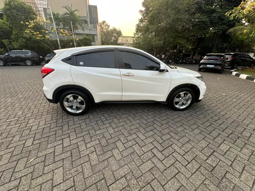 (Dp 15 jt) Honda HRV E matic 2017 kondisi mesin body istimewa terawat