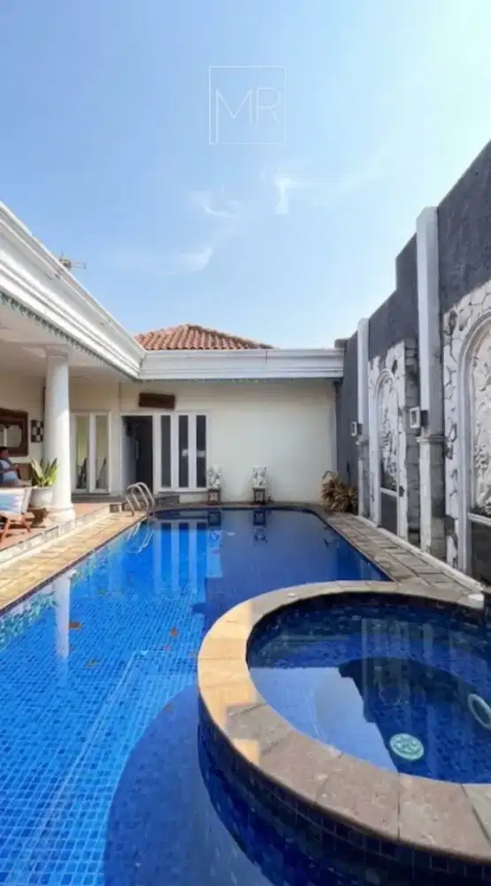 Rumah mewah Tanah Sareal Taman Kencana dgn swimming pool