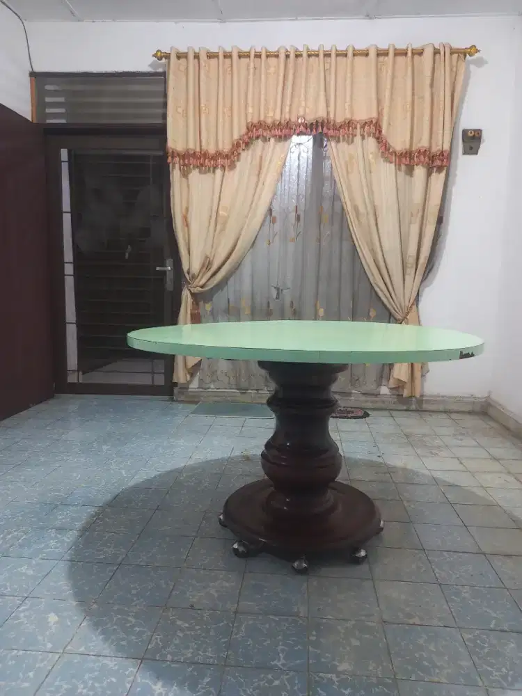 Meja Makan Bundar Jati Jadul .Gaya Kolonial