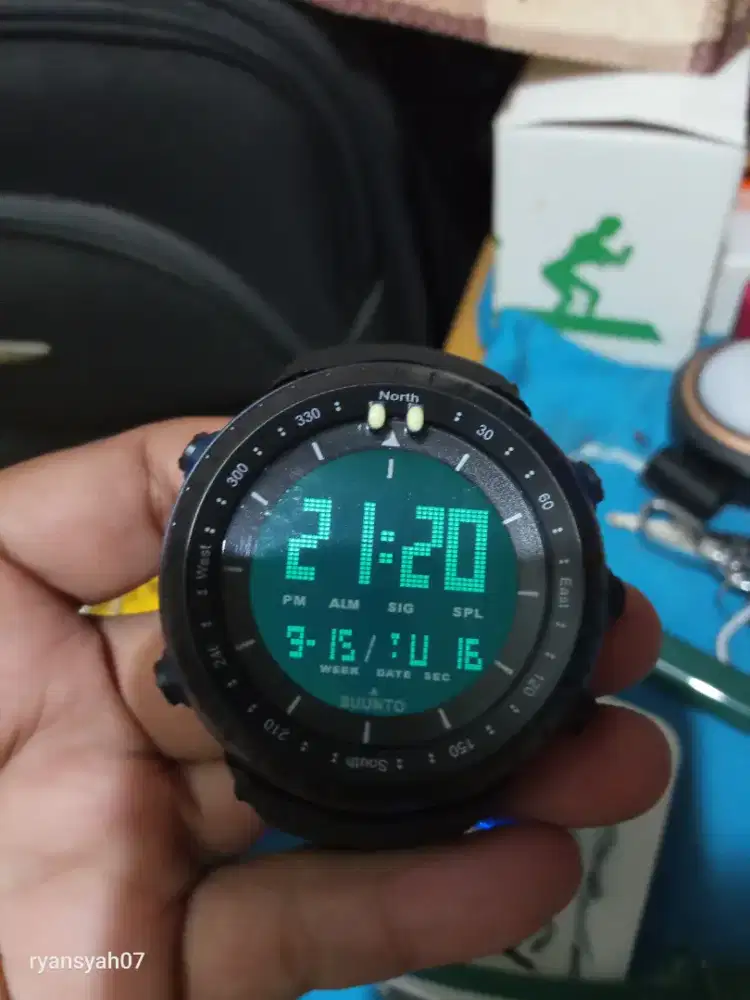 Jam tangan suunto