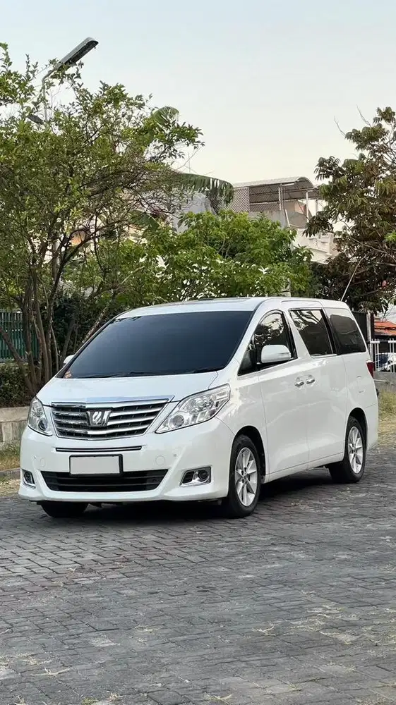 Toyota Alphard 3.5 Q Bensin Matic V6 2012 Putih Pilot Seat Plat L