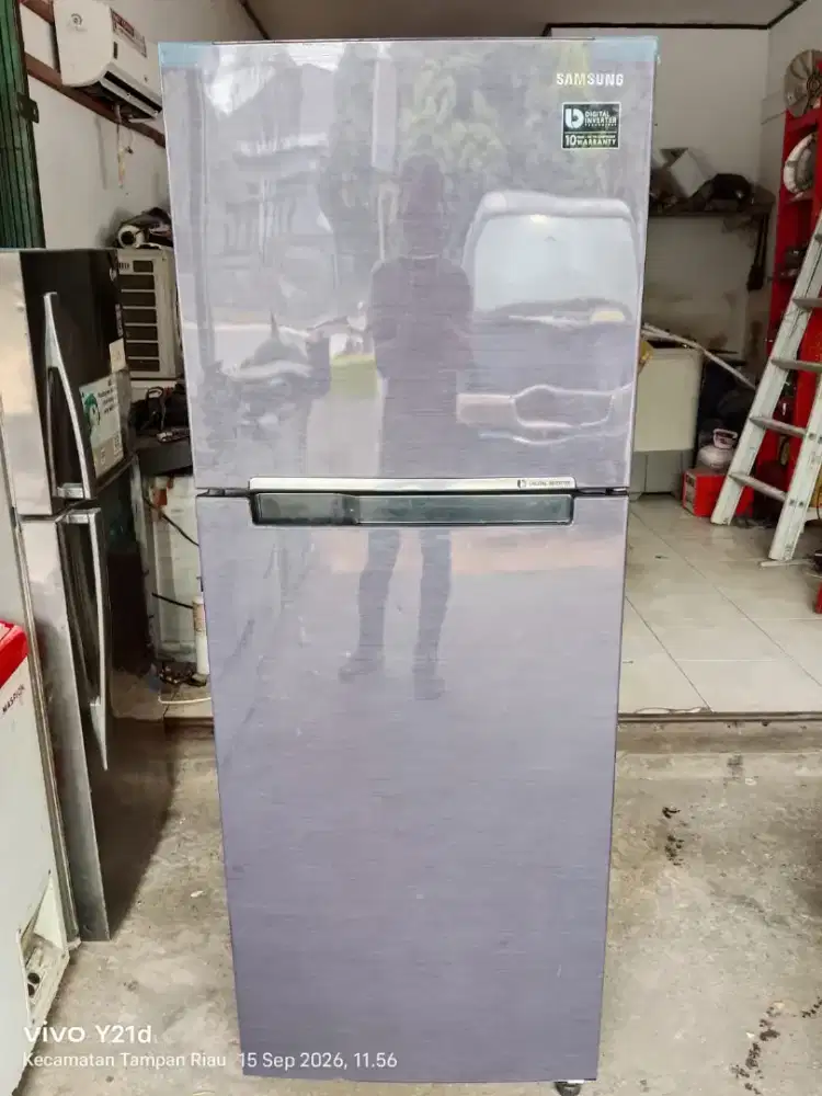 Dijual kulkas 2 pintu merk Samsung