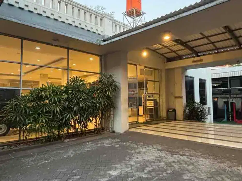 Disewakan ruang usaha siap take over di area komersial Semarang