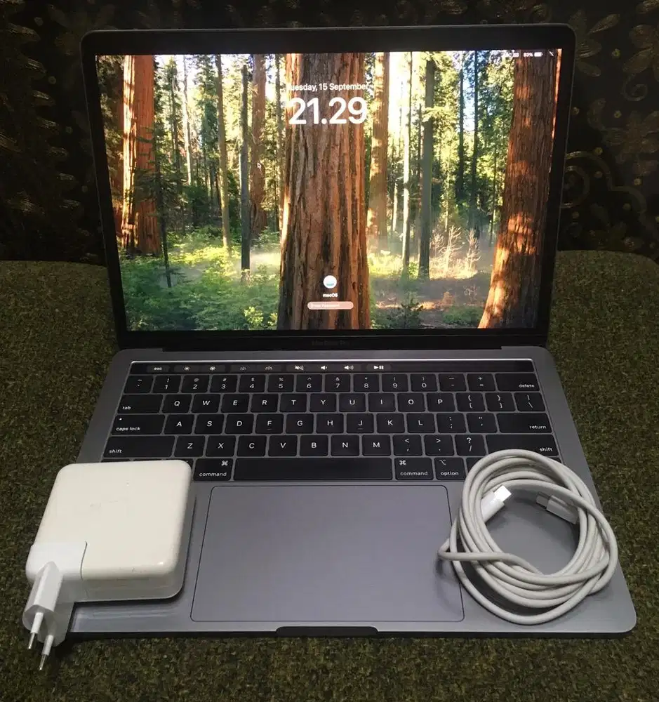 Macbook Pro Retina 13 inch Touchbar 2018
