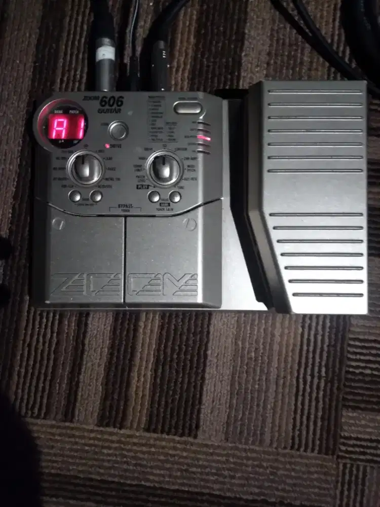 Efek Guitar ZOOM 606