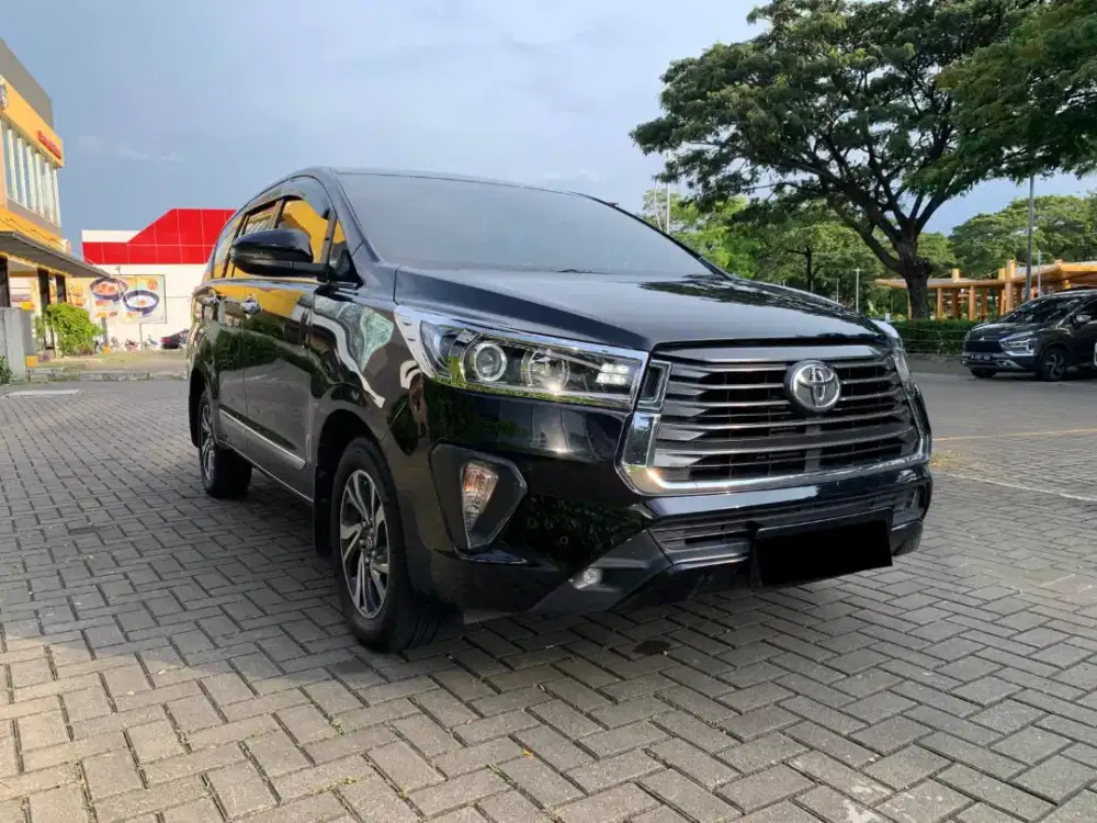 CASH TERMURAH!! TOYOTA INNOVA 2.4 V DIESEL MATIC 2022 HITAM, KM 65RB