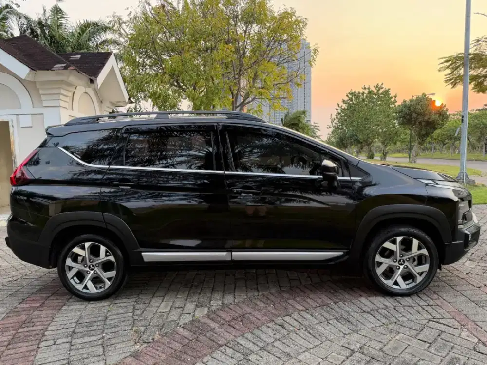 Mitsubishi Xpander Cross Premium 2022 Matic Hitam Mulus