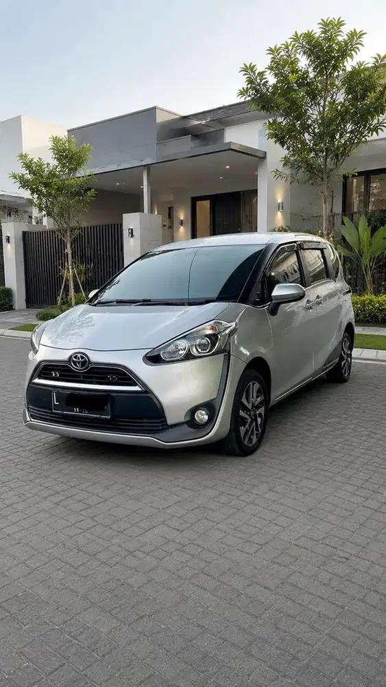 Toyota Sienta B matic 2016 KM60rb plat L tangan Pertama