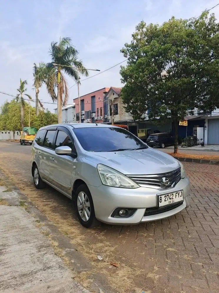 Grand Livina XV AT 2015
