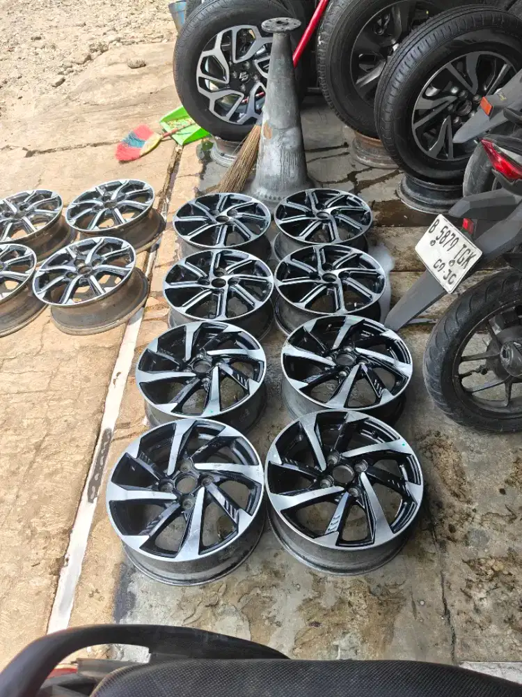Jual vleg OEM Sigra caliya R14 pcd 4x100 kond mulus 4pcs.. vleg ready