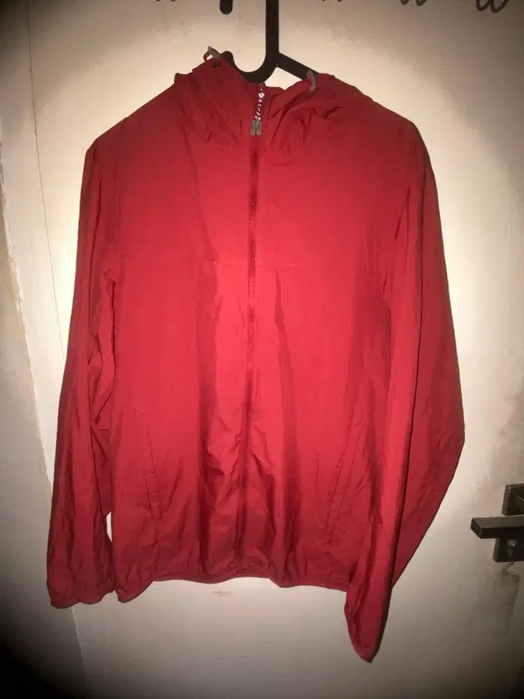 Uniqlo lightweight zip-up windbreaker jacket