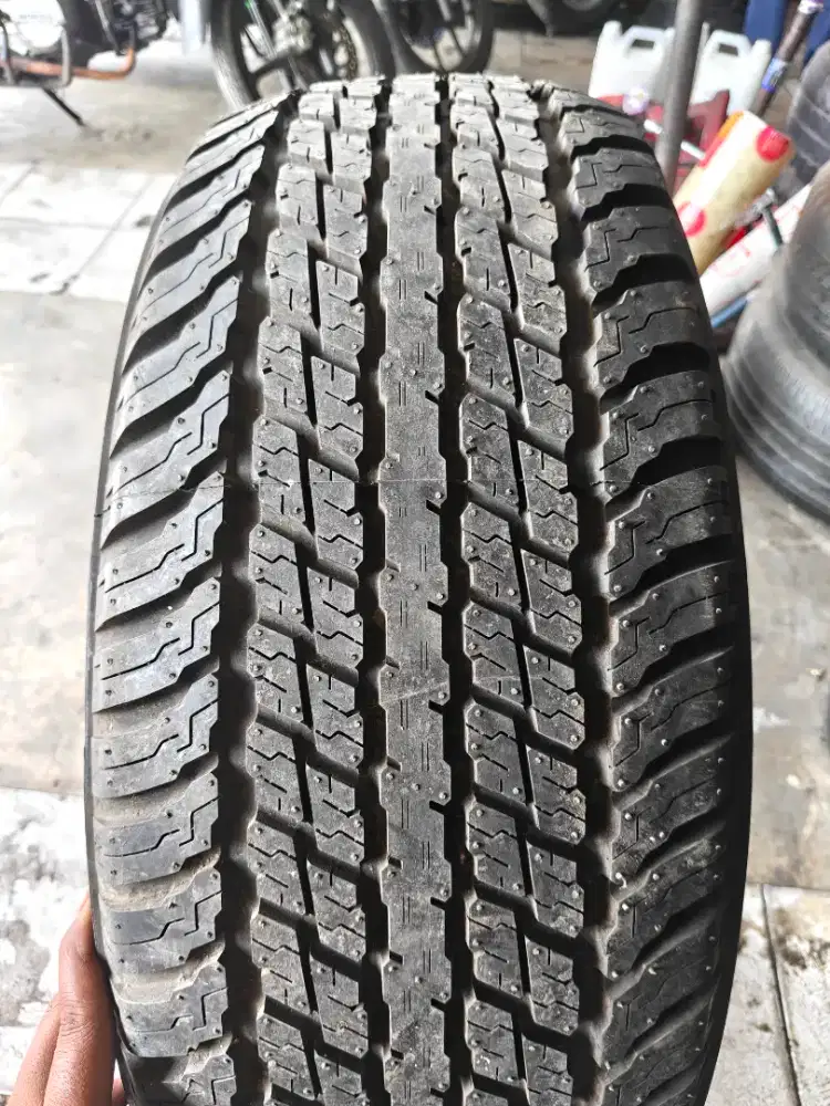 Jual ban copotan mrek Yokohama Geolandar G94 285 60 R18 kond 95% 1pcs