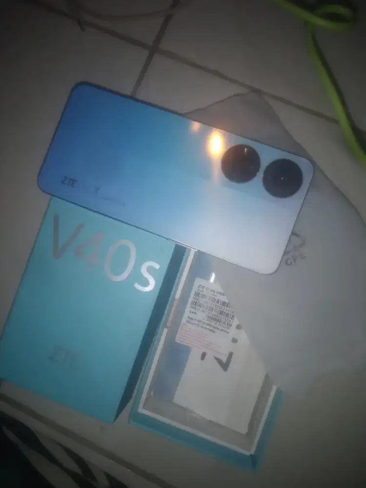 ZTE Blade v40s ram 6+5/128 Amoled