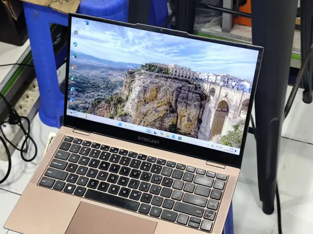 Type Laptop: TECLAST F7 AIR