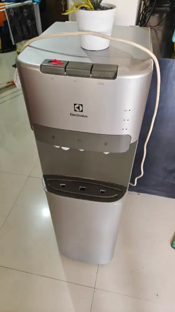 Dispenser electrolux galon bawah